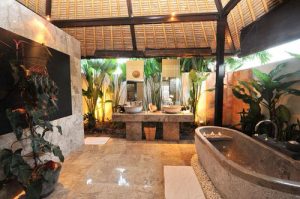 25 Luxurious Tropical Bathroom Design Ideas with Plants