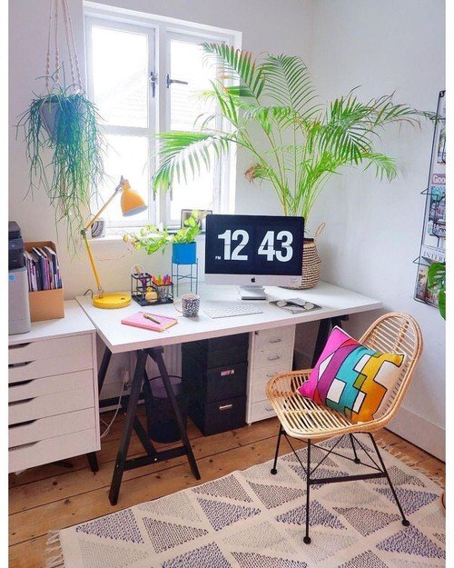 Green Home Office Desk Ideas with Plants 4