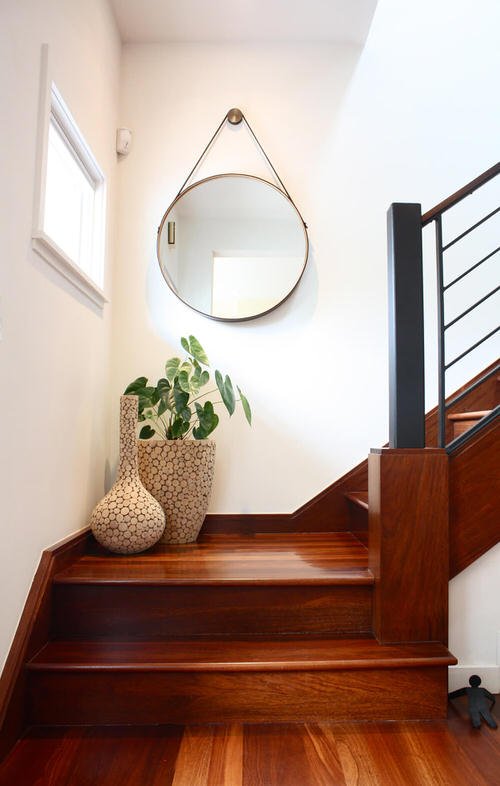 Staircase Wall Decor Ideas With Plants 10