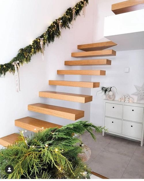 Staircase Wall Decor Ideas With Plants 20