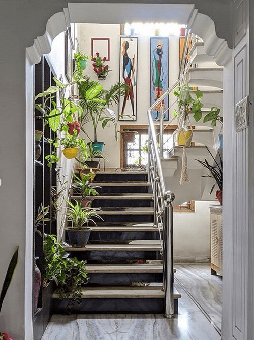 Staircase Wall Decor Ideas With Plants 3