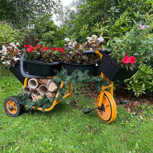 Bicycle Planter Ideas for Your Garden 20