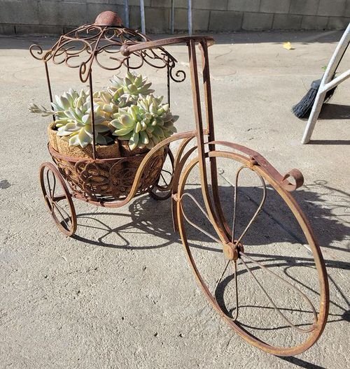 Bicycle Planter Ideas for Your Garden 9