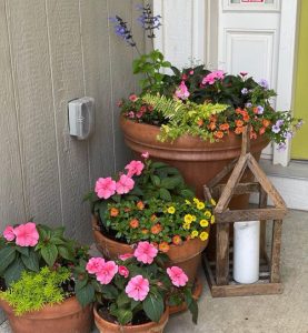 30 Stunning Front Porch Flower Pot Ideas