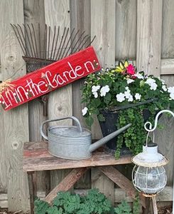 35 Flea Market Garden Decor Ideas (Turn Cheap Things into Gold in Garden)