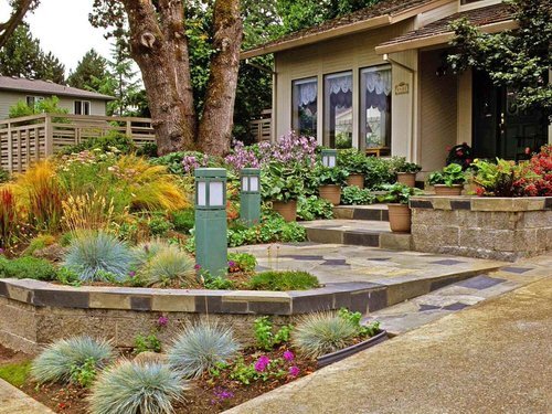 Eye-Catching Front Yard Landscaping Ideas 1