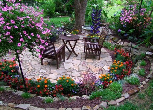 Eye-Catching Front Yard Landscaping Ideas 17