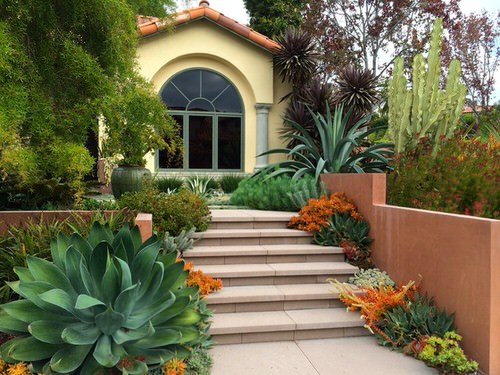 Eye-Catching Front Yard Landscaping Ideas 44