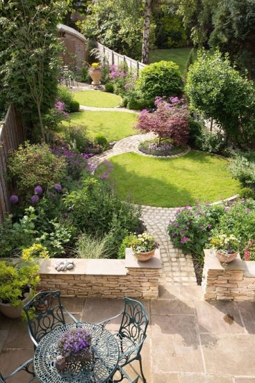 28 Landscaping Ideas for Long and Narrow Gardens