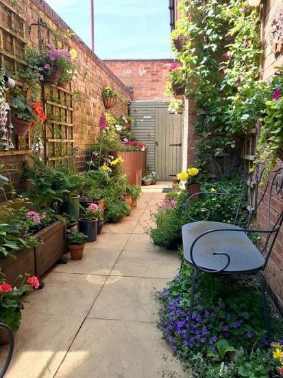 28 Landscaping Ideas for Long and Narrow Gardens