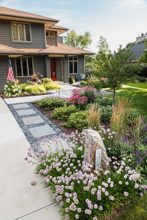 Eye-Catching Front Yard Landscaping Ideas 30