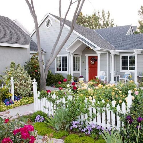 Eye-Catching Front Yard Landscaping Ideas 31