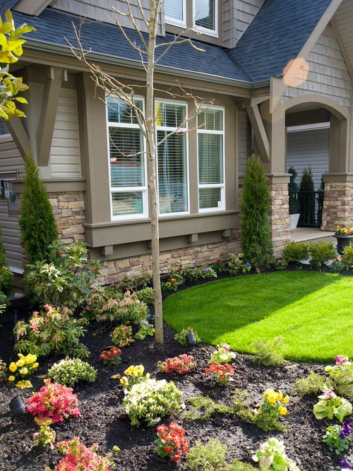 Eye-Catching Front Yard Landscaping Ideas 36