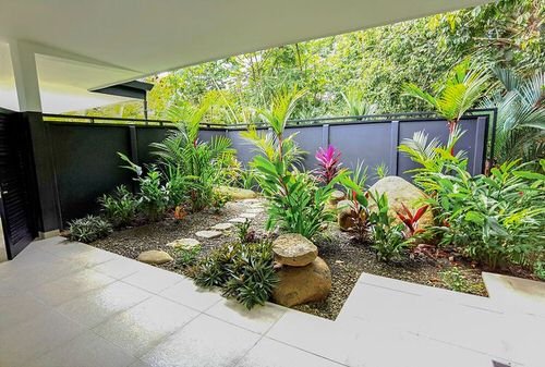 Eye-Catching Front Yard Landscaping Ideas 38