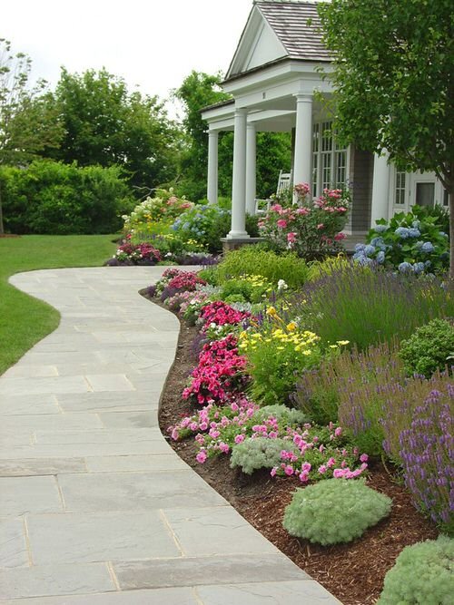 Eye-Catching Front Yard Landscaping Ideas 39