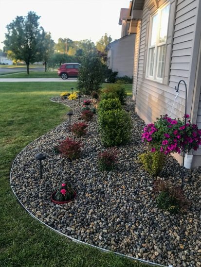 26 Front Yard River Rock Landscaping Ideas