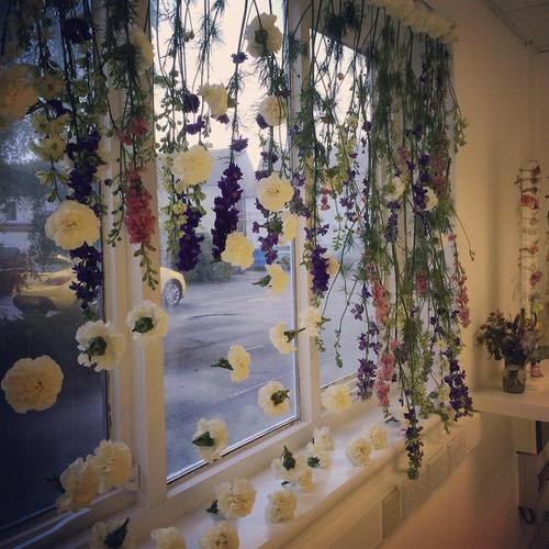 17 Stunning Indoor Flowering Curtain Ideas 8