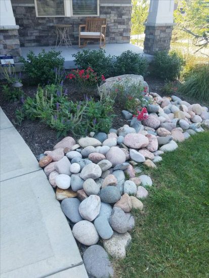 26 Front Yard River Rock Landscaping Ideas