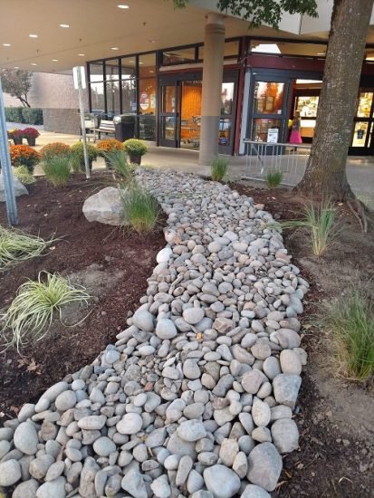 26 Front Yard River Rock Landscaping Ideas 9272