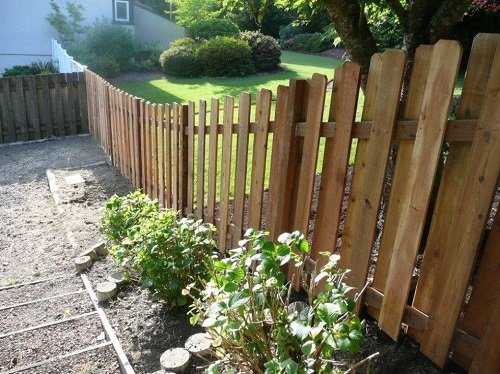 41 Fantastic Privacy Fence on Slope Ideas for Backyard and Garden