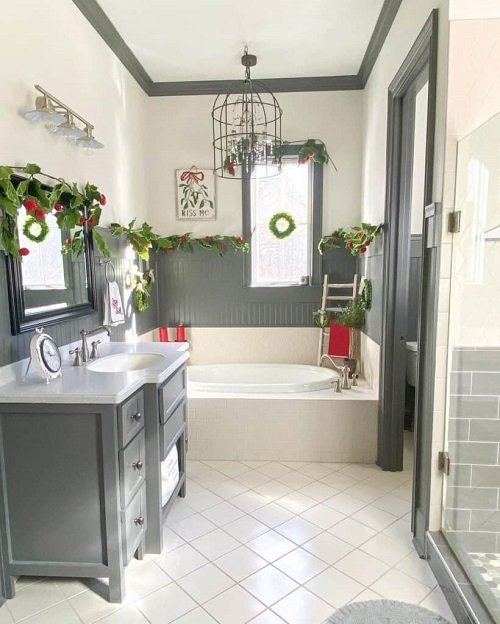 Fantastic Christmas Bathroom Decor Ideas with Plants 10
