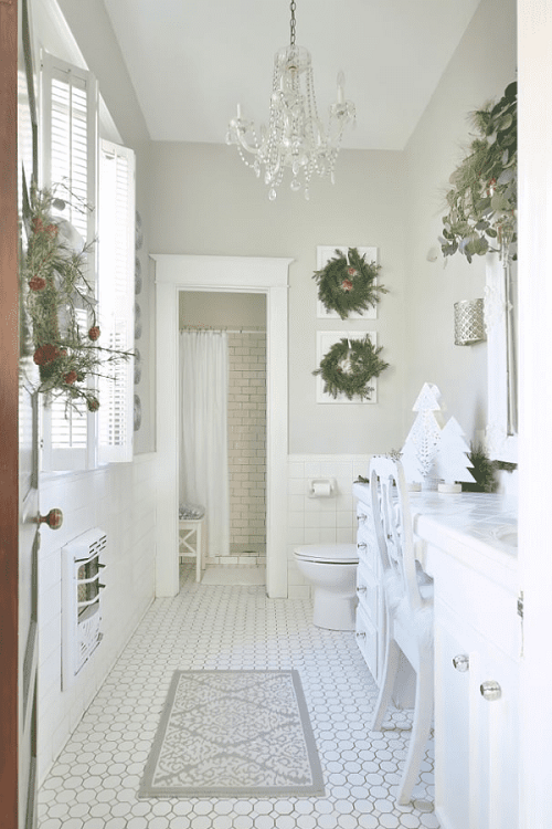 Fantastic Christmas Bathroom Decor Ideas with Plants 19