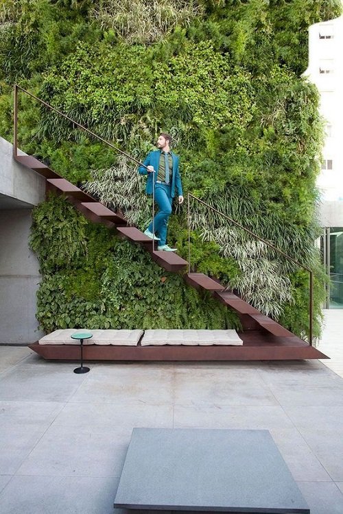Garden on the Staircase Wall Ideas 5