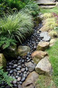 31 DIY Dry Riverbed Landscaping Ideas | Balcony Garden Web