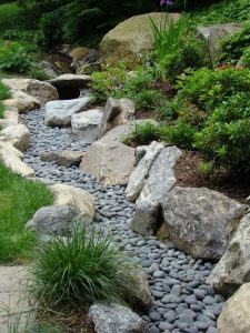 31 DIY Dry Riverbed Landscaping Ideas | Balcony Garden Web