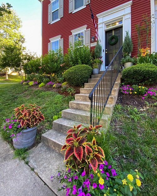 Flower Bed Ideas for Front of House 4