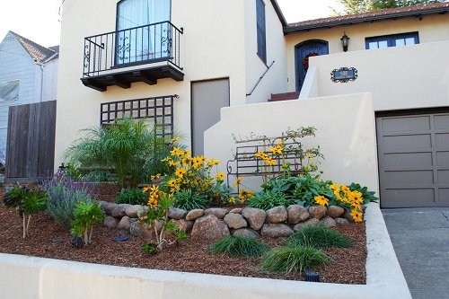 Flower Bed Ideas for Front of House 16