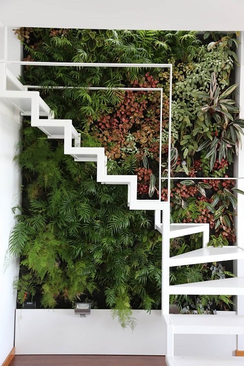 Garden on the Staircase Wall Ideas 24