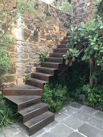 41 Stunning Garden on the Staircase Wall Ideas