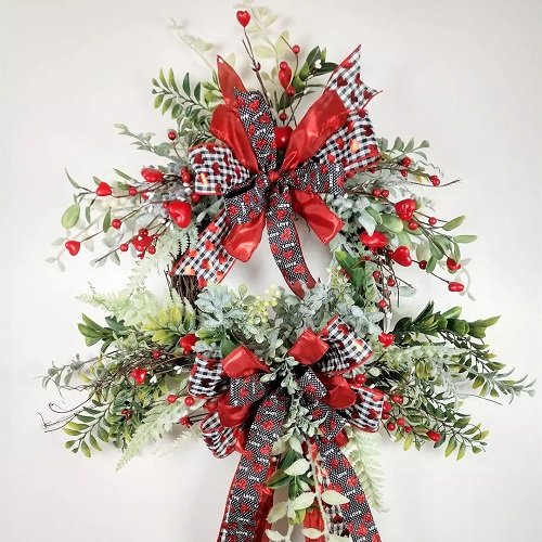 A pair of bow Grapevine Wreath Ideas