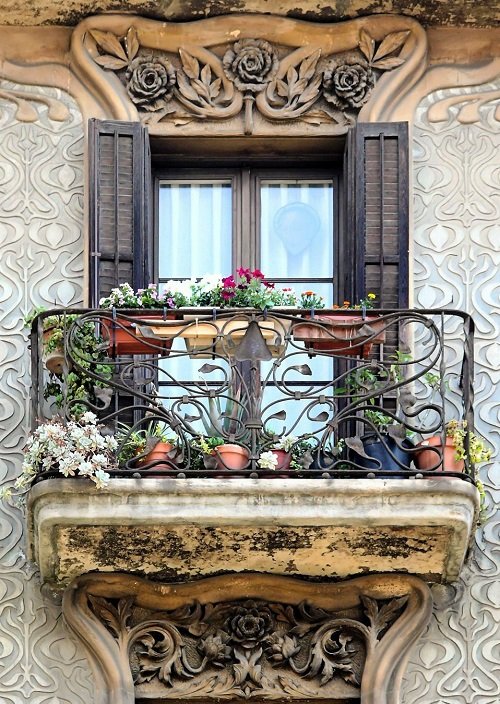 Traditional Styles of Juliet Balcony