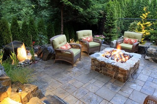 Amazing Flagstone Patio with Fire Pit Ideas 18