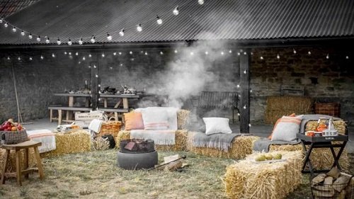 Rustic Farmhouse as garden party idea
