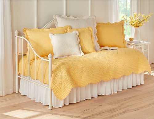 Yellow Daybed Ideas for Small Spaces