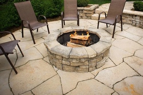 Amazing Flagstone Patio with Fire Pit Ideas 34