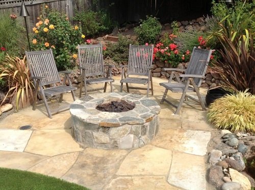 Amazing Flagstone Patio with Fire Pit Ideas 41
