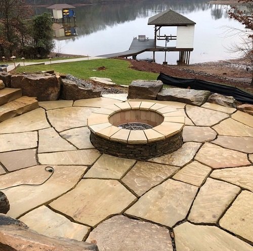 Flagstone Patio with Fire Pit Ideas 50