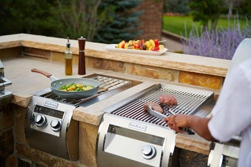 Integrated Grill And Cooktop