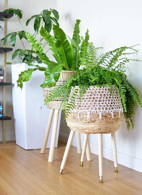 Cool DIY Antique and Vintage Plant Stand Ideas 6