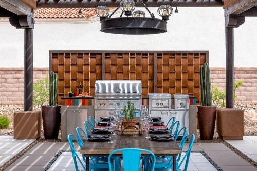 Outdoor Cacti-Themed Kitchen
