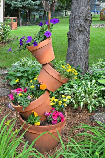 28 Crazy and Playful Garden Ideas from Old Unused Items