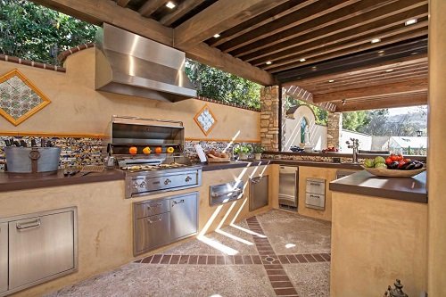 Outdoor Kitchen With Stainless Grill
