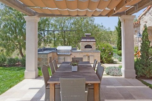 Outdoor Kitchen With Wood Fired Oven