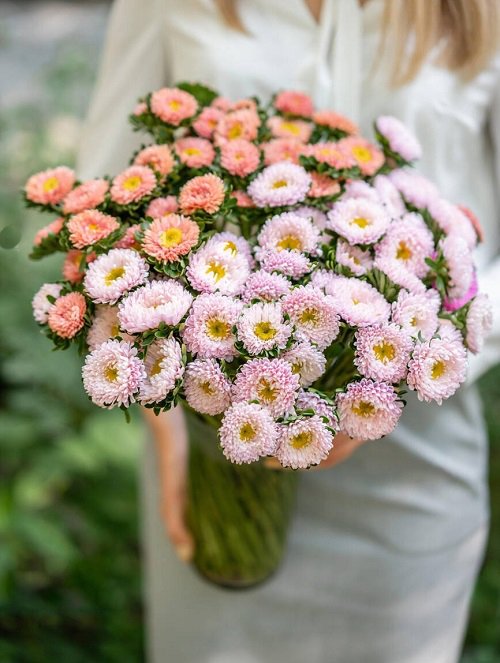 best Exquisite Flowers for a First Date 