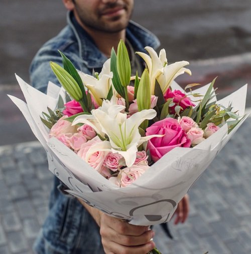 Gorgeous Flowers for a First Date  like lily