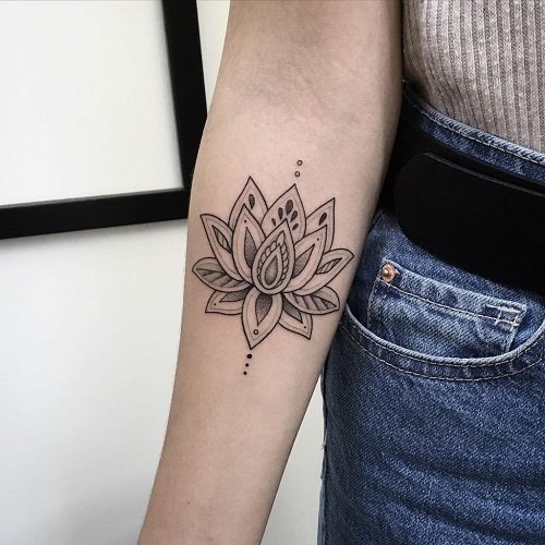 CafeMomcom  A Foundation of Chakras  20 Gorgeous Lotus Tattoos Every Zen  Mom Will Want  We have to admit that we love t  Chakra tattoo Lotus  tattoo Tattoos